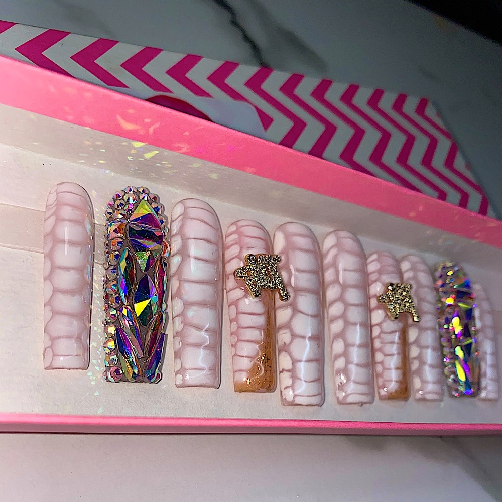 Press on nails by elegantnailbox